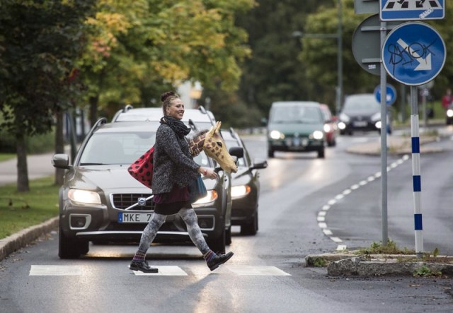 Photo Svanthe Harström Petronella with giraffe