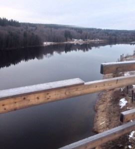 Utsikt mot väster, uppströms från norra delen av bron